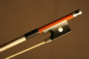 FINE VIOLIN BOW MADE AFTER DOMINIQUE PECCATTE, SILVER MOUNTED GEIGENBOGEN.