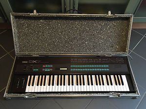 Yamaha DX7 Classic incl. Flightcase, Pedal and Cartriges -immaculate condition
