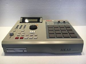 AKAI MPC 2000XL -MIDI PRODUCTION CENTER ZIP DRIVE-ORIGINAL BOX- PACKING
