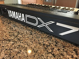 Yamaha DX7II D in mint condition with flight case