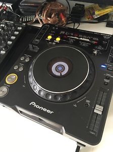 Pair of Pioneer CDJ-1000 MK3 Turntables