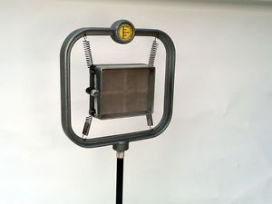 Mikrofon vintage Kohlemikrofon 30er Jahre mit Bodenstativ