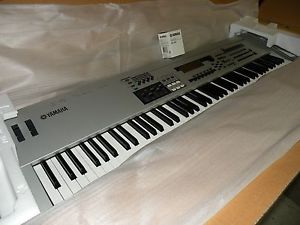 Yamaha MO8  88 keyboard-production synthesizer - EXCELLENT CONDITION - LIKE NEW