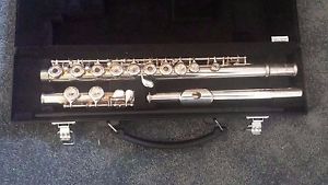 YAMAHA YFL 381 FLUTE PRISTINE