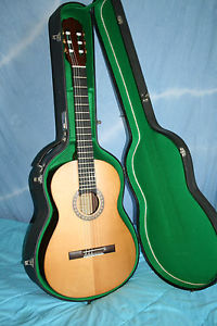 SCHÖNE KONZERTGITARRE,MEISTERGITARRE,SPIELBEREIT,H & C SANDNER,HANDARBEIT