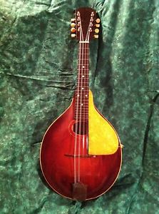 VINTAGE GIBSON MANDOLIN MODEL A ..   WITH ORIGINAL CASE !