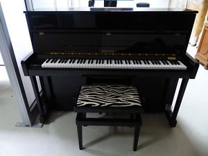 Zimmermann Klavier der Bechsteingruppe Berlin mit Hocker