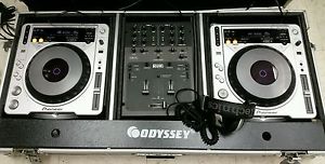 2 Pioneer CDJ-800 MK2 Turntable + Rane TTM-56 DJ Mixer + Odyssey Flight Case