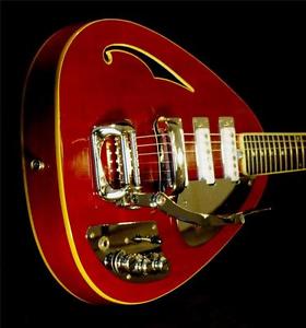 VOX MARK VI ACOUSTIC ELECTRIC. 1966. ALL ORIGINAL. VERY COLLECTIBLE. RED. RARE.