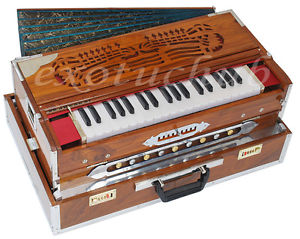 TRAVELER HARMONIUM~9 SCALE CHANGER~3¾ OCTAVE~THREE SET OF REEDS BASS/MALE/FEMALE