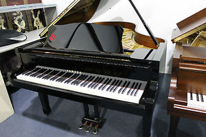 Yamaha C5 6'7 Gloss Black Grand Piano
