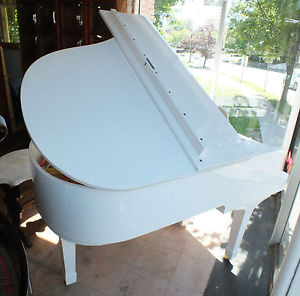 YAMAHA G2 Baby Grand Piano with White Finish   FREE DELIVERY within 75 miles
