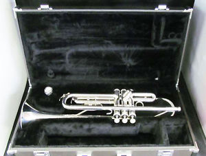 Yamaha Trumpet Bb YTR 2330S Standard SILVER With Hard case Great Condition