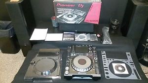 Pioneer CDJ-2000-NEXUS - Near Mint - With Decksaver and drip shield 1 of 2