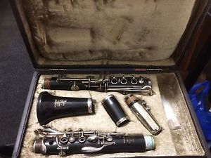 Superb Boosey & Hawkes Emperor Clarinet in Bb - professionally refurbished