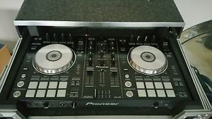 Pioneer DDJ-SR serato dj controller with Odyssey case
