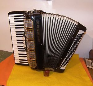 120 Bass Hohner 22L Accordion  A1 Condition Ladies Size