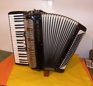 120 Bass Hohner 22L Accordion  A1 Condition Ladies Size