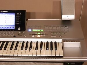 YAMAHA TYROS Keyboard Piano Pedal 61 Key 2 speakers, subwoofer 3 disks 6gb HD