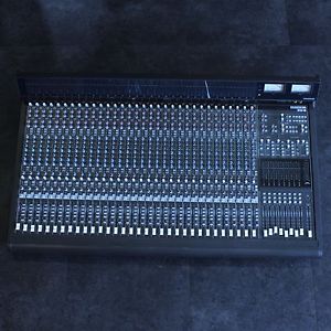 Mackie 32.8.2 32 Chanel Mixer + Meter Bridge