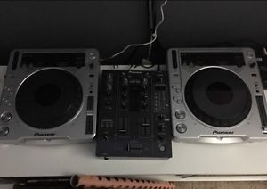 Pioneer CDJ-800 MK2 (x2) w/Pioneer Mixer DJM-400