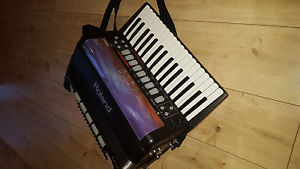 ROLAND V-Accordion FR-2 mit Tasche