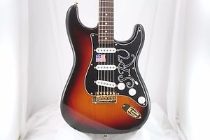Fender Stevie Ray Vaughan Stratocaster 3-Color Sunburst