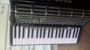 Accordeon WELTMEISTER Cantus V 41/120/13/5