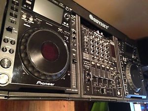 Pioneer DJM-800 with 2X CDJ-2000