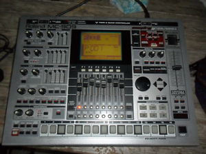Roland MC-909