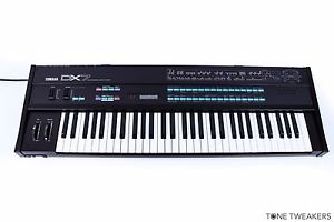 YAMAHA DX7 Vintage Synthesizer FM SERVICED Orig Box Accessories keyboard synth 