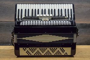Silvetta 120-Bass 3-Register 41-Key Piano Accordion w/ Case - Made In Germany!