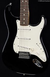 Fender Standard Stratocaster Black (045)