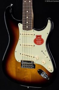 Fender Classic Player '60s Stratocaster 3-Tone Sunburst (637)
