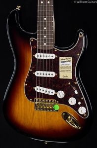 Fender Deluxe Players Strat 3-Tone Sunburst (320)
