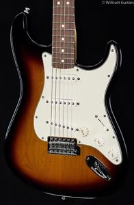 Fender Standard Stratocaster 3-Tone Sunburst (659)