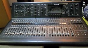 M32 Digital Console (New with box, took out for pictures)