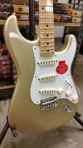 Fender Classic Player Stratocaster Maple Strat w/Gig Bag Shoreline Gold DEMO