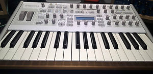 Access Virus Ti2 Polar Boxed