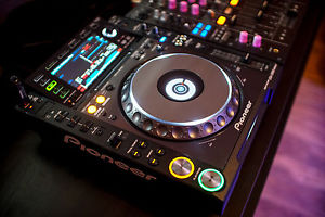 PIONEER CDJ 2000 NEXUS PROFESSIONAL DJ TURNTABLE GREAT USED CONDITION