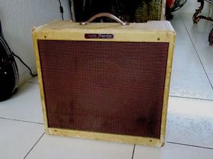 1957 Fender FENDER Tremolux Tweed Amp a rare user friendly classic !