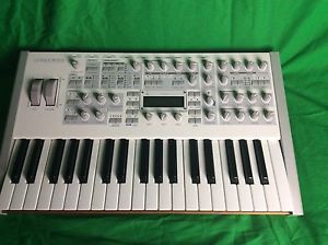 ACCESS VIRUS TI Polar in excellent condition