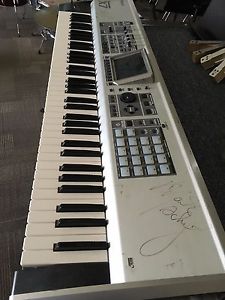 Roland Fantom-X7 Keyboard with case