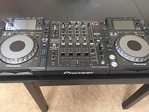 Pioneer (2) CDJ-2000NXS & DJM-900NXS Package