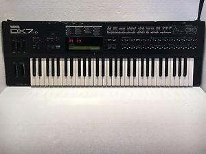 YAMAHA DX7IID - DIGITAL PROGRAMMABLE ALGORITHM FM SYNTHESIZER