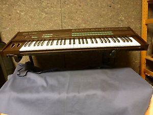Yamaha DX7 Digital Synthesizer Keyboard & 10 ROM & Manuals