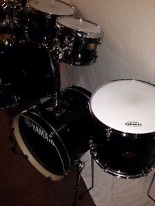 Yamaha 7 Piece Stage Custom Birch Raven Black With 22 & 18 Bass Drums