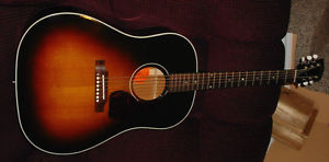 GIBSON J-45 VINTAGE STYLE WITH ORIGINAL HARD CASE