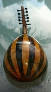 Vermutlich die kleinste bespielbare "arabische Oud " der Welt  -HANDARBEIT -