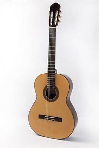 Raimundo Model 128 Spanish Classical Guitar Solid Cedar Top